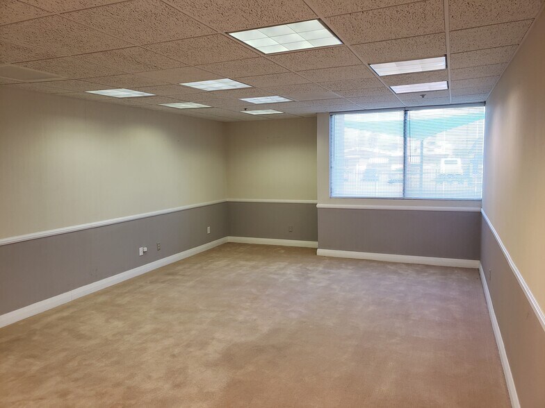 More Photos Of 2000 S Eastern Ave, Las Vegas Loft Creative Space For Sale