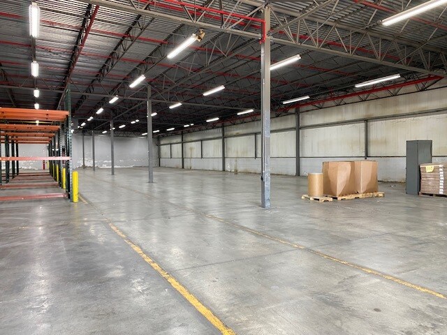 More Photos Of 955 E Diamond Ave, Evansville Manufacturing For Lease