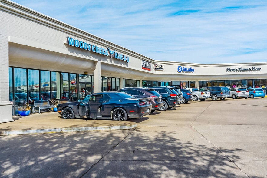 More Photos Of 1700-1760 Mall Cir, Fort Worth Freestanding For Lease