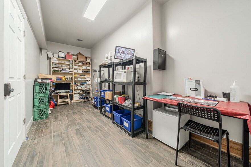 More Photos Of 6092-6120 Ch De La Côte-Des-Neiges, Montréal Storefront Retail Office For Lease