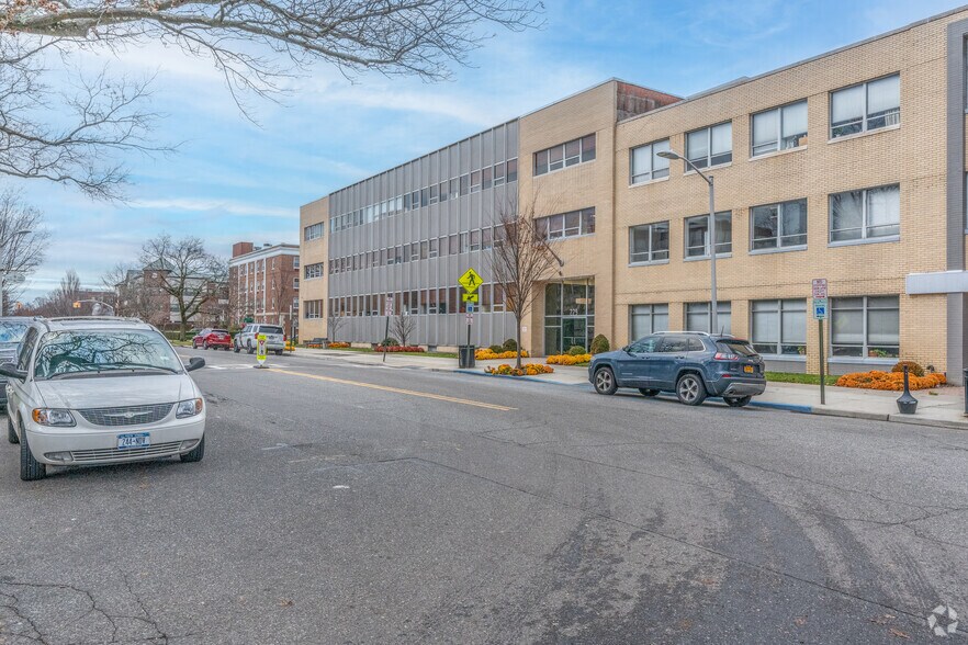 More Photos Of 229 7th St, Garden City Medical For Lease