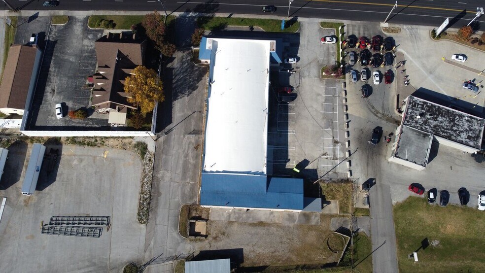 More Photos Of 1335 W Andrew Johnson Hwy, Morristown Flex For Sale