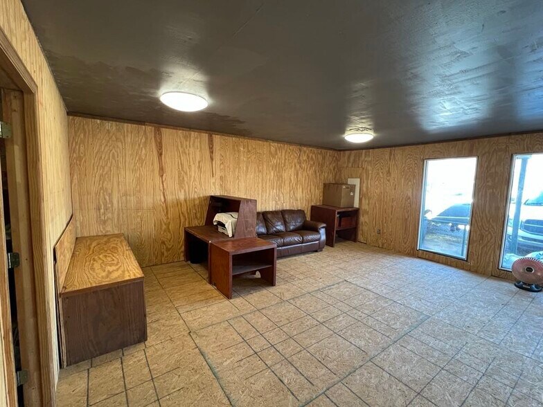 More Photos Of 601 E Schley St, Vian Office For Sale