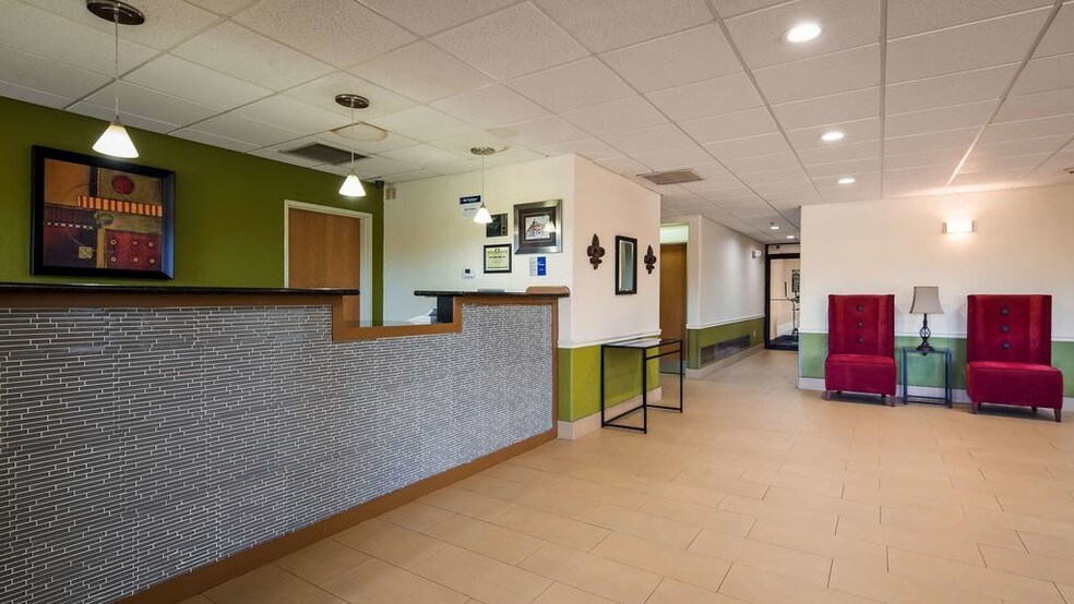 More Photos Of 1422 N Polk St, Rayne Hotel For Sale