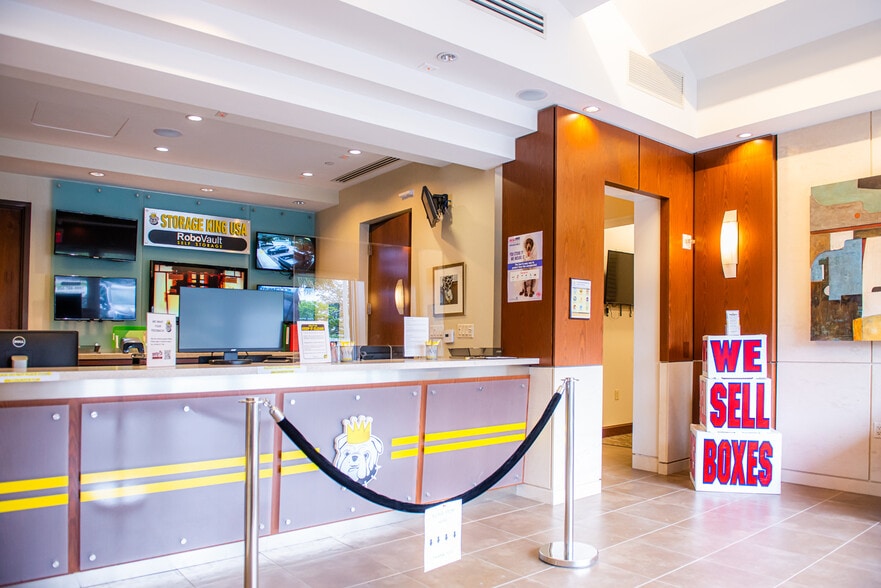 More Photos Of 3340 SE 6th Ave, Fort Lauderdale Self Storage For Lease