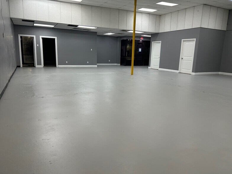 More Photos Of 2429-2458 Walnut Ridge St, Dallas Light Manufacturing For Lease