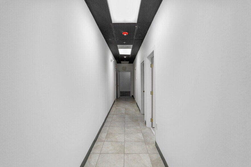 More Photos Of 18-20 W Washington St, Hagerstown Office For Lease