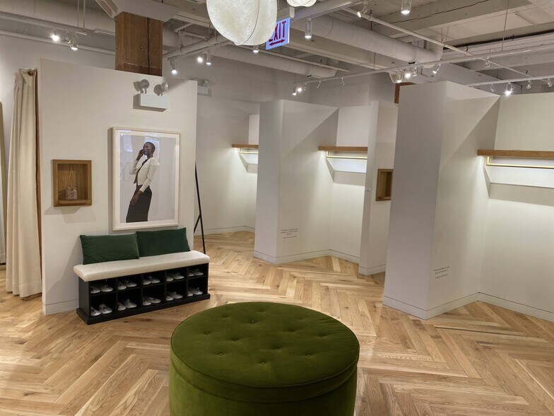 More Photos Of 224-230 W Huron St, Chicago Loft Creative Space For Lease