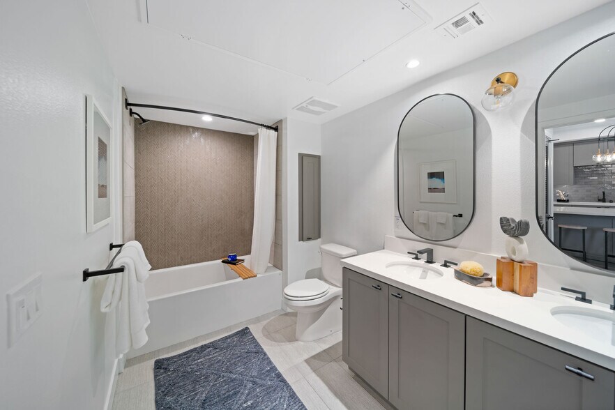 More Photos Of 585 Anton Blvd, Costa Mesa Apartments For Lease