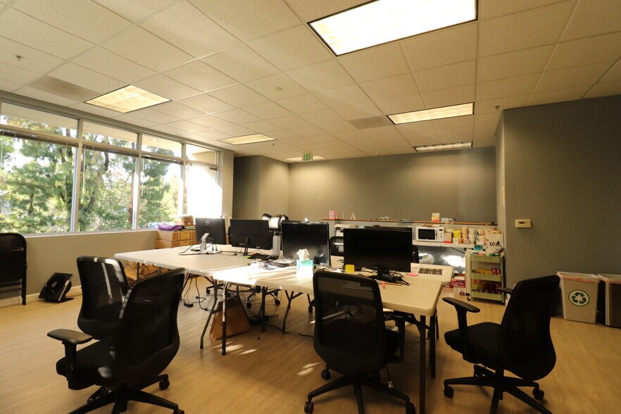More Photos Of 2188 Ringwood Ave, San Jose Light Distribution For Lease