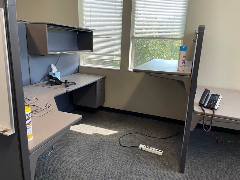 More Photos Of 6615 Vaught Ranch Rd, Austin Office Residential For Lease