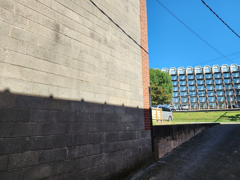 More Photos Of 414 Brookstown Ave, Winston-Salem Warehouse For Sale