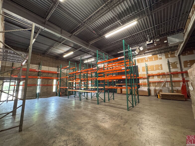 More Photos Of 95 Peters Rd, Bloomfield Light Manufacturing For Sale