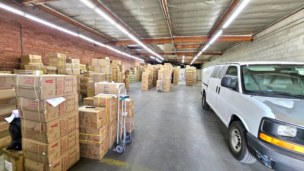 More Photos Of 950 E Pico Blvd, Los Angeles Warehouse For Lease