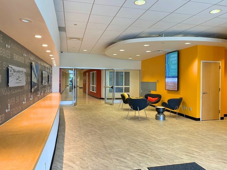 More Photos Of 1800 S Oak St, Champaign Office For Lease