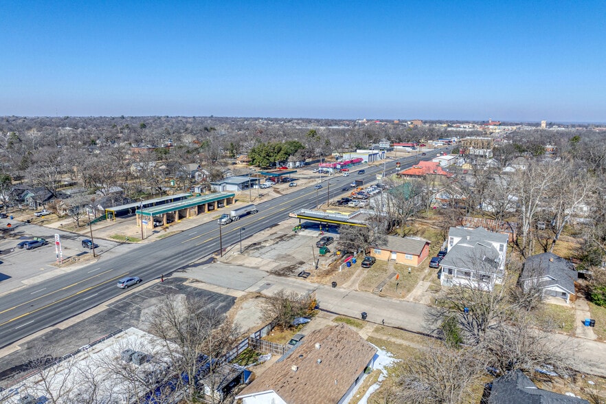 More Photos Of 1320 S Austin Ave, Denison General Retail For Sale