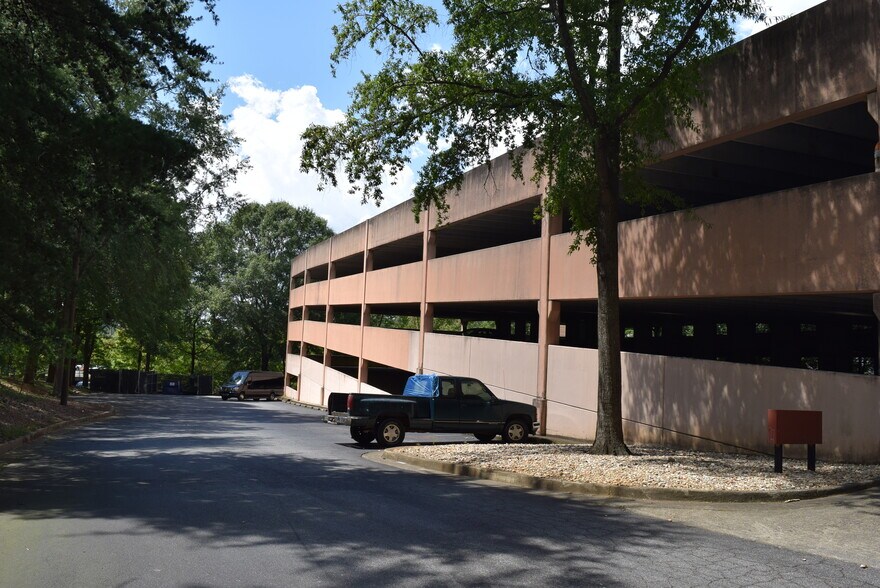 More Photos Of 2000 Powers Ferry Rd SE, Marietta Office For Sale