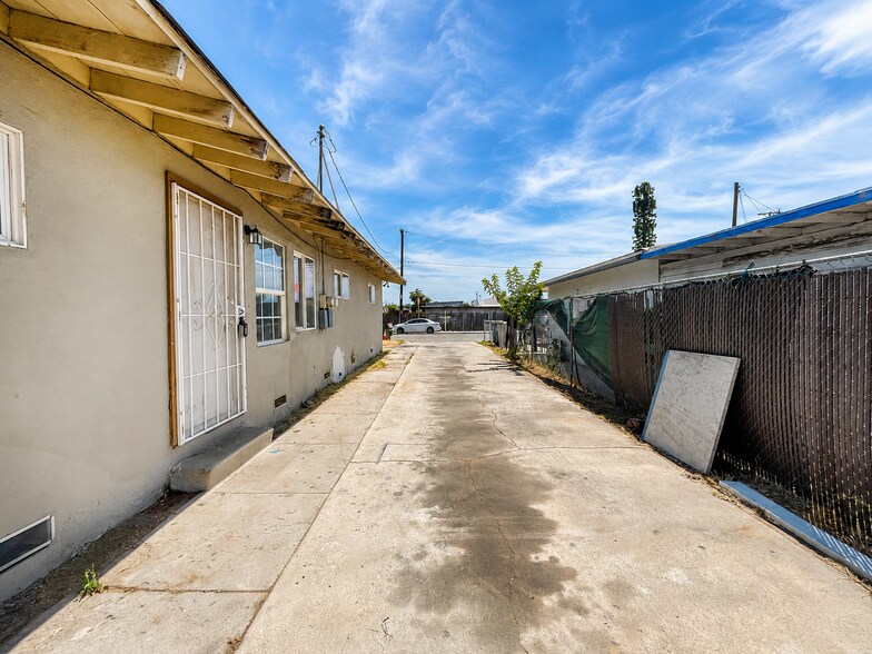 More Photos Of 1907 S J St, Bakersfield Multifamily For Sale