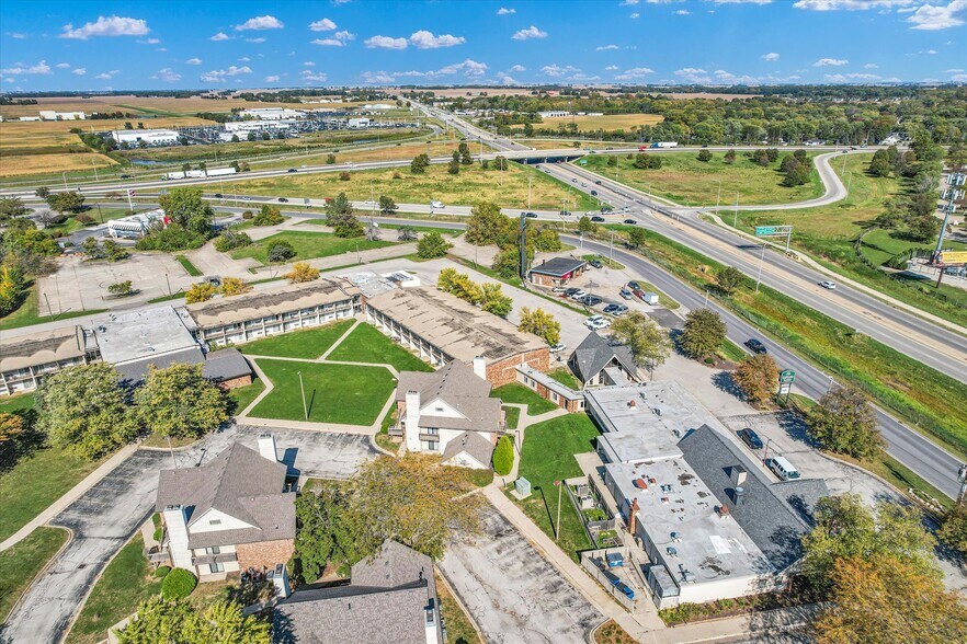 More Photos Of 1907 N Cunningham Ave, Urbana Hotel For Sale