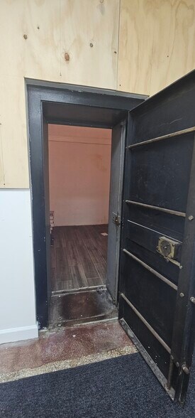 More Photos Of 803 Lake Ave, Lake Worth Storefront For Sale