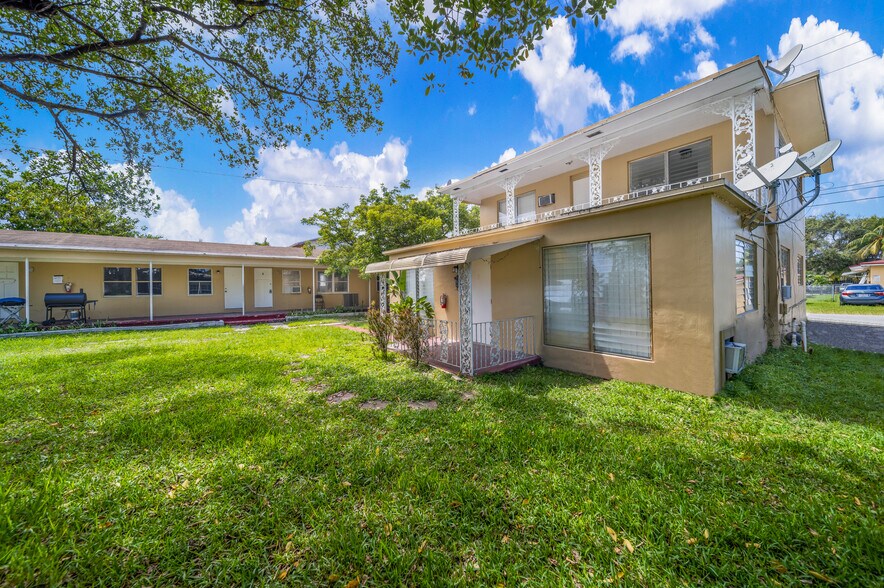 More Photos Of 1943-1947 Buchanan St, Hollywood Apartments For Sale