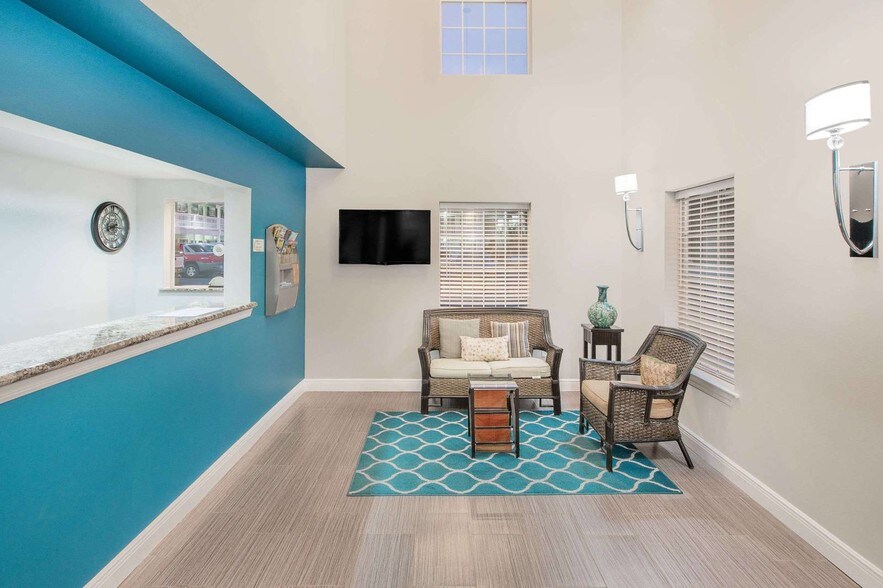 More Photos Of 1000 Highway 90, Bay Saint Louis Hotel For Sale