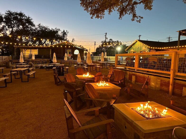 More Photos Of 10630 Menchaca Rd, Austin General Retail For Lease