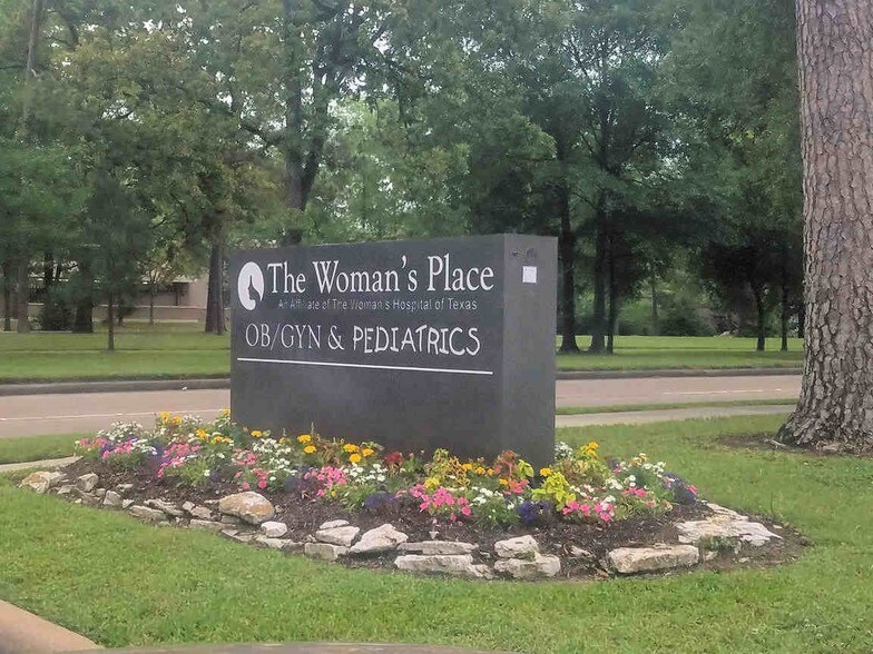 More Photos Of 1330 Kingwood Dr, Kingwood Medical For Lease