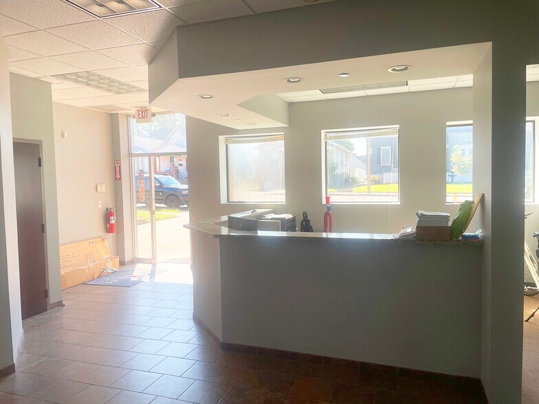 More Photos Of 5301-5323 Northrup Ave, Saint Louis Flex For Lease