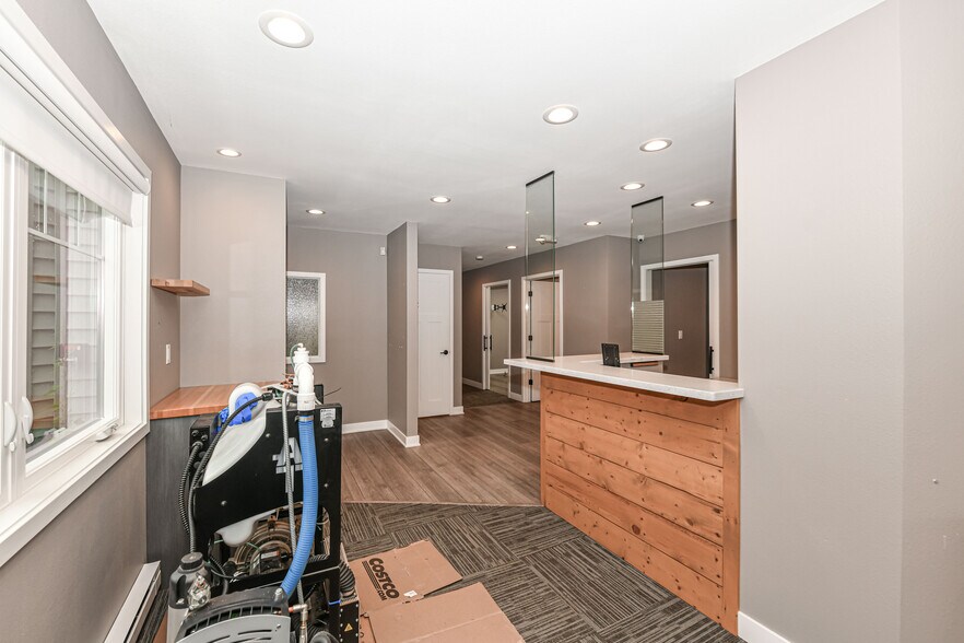 More Photos Of 114 Grove St, Eagle Medical For Lease