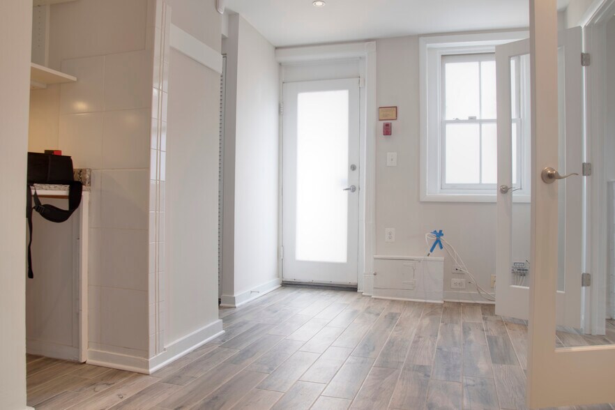 More Photos Of 1821 18th St NW, Washington Storefront Retail Office For Lease