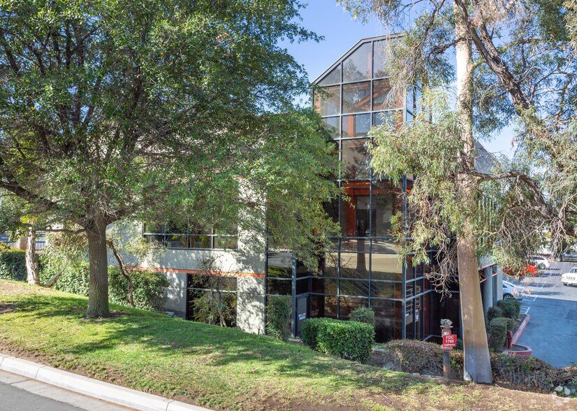 More Photos Of 1750 California Ave, Corona Unknown For Lease