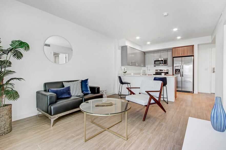 More Photos Of 6625 Reseda Blvd, Reseda Apartments For Lease