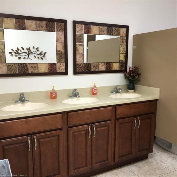 More Photos Of 7 Lykes Rd, Lake Placid Office For Lease