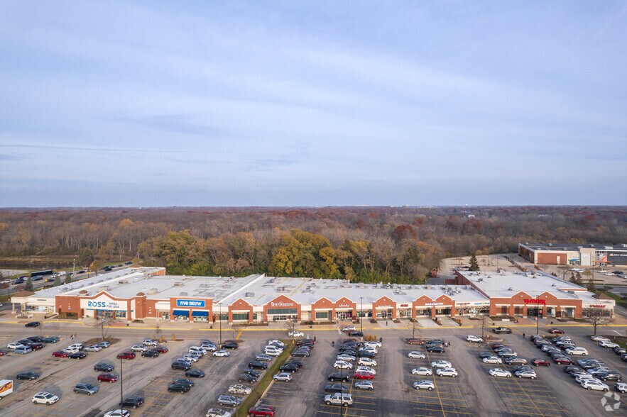 More Photos Of 701 N Milwaukee Ave, Vernon Hills Unknown For Lease