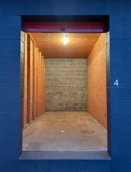 More Photos Of 1716 Royal Dr, Maryville Self Storage For Sale