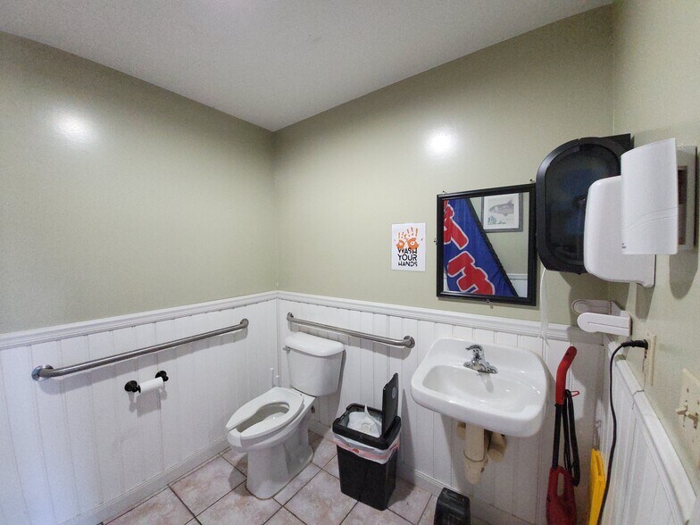 More Photos Of 5750-5788 N Ridge Rd, Madison Flex For Sale