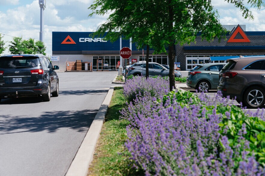More Photos Of 534 Boul Cadieux, Beauharnois Freestanding For Lease
