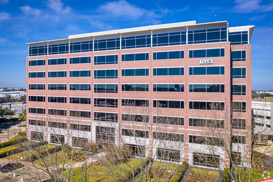 More Photos Of 13131 Dairy Ashford Rd, Sugar Land Office For Sale
