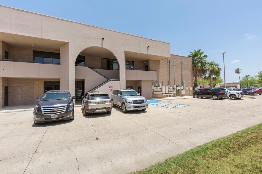 More Photos Of 110 E Savannah Ave, McAllen Medical For Sale
