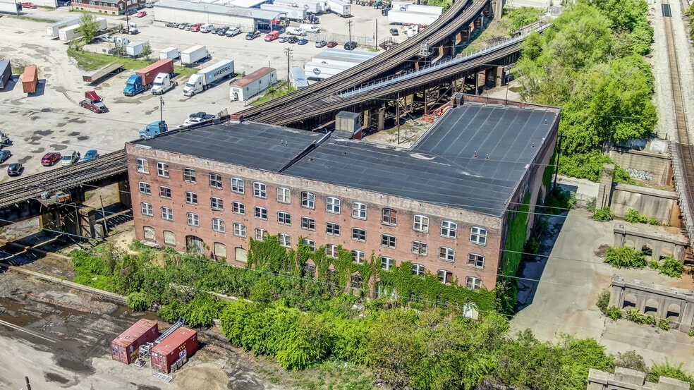 More Photos Of 1275 Budd St, Cincinnati Warehouse For Lease