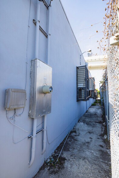 More Photos Of 3805 NW 35th Ave, Miami Warehouse For Sale