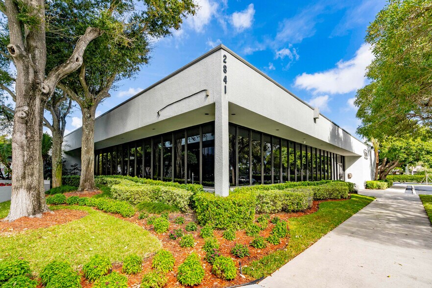 More Photos Of 2841 W Cypress Creek Rd, Fort Lauderdale Medical For Lease