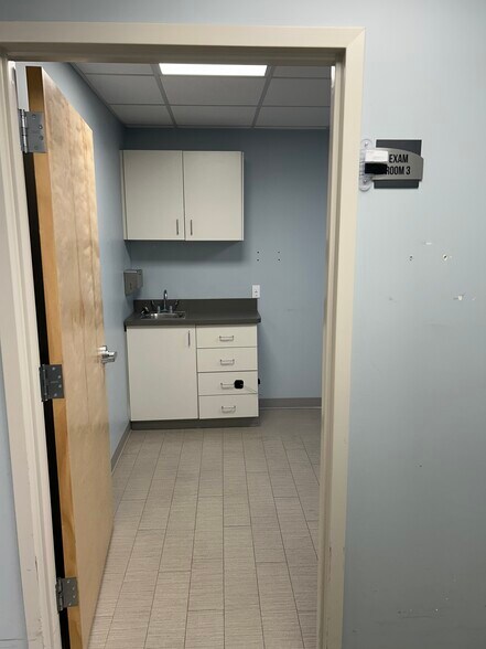 More Photos Of 163-03 Horace Harding Expy, Fresh Mdws, Fresh Meadows Office For Sale