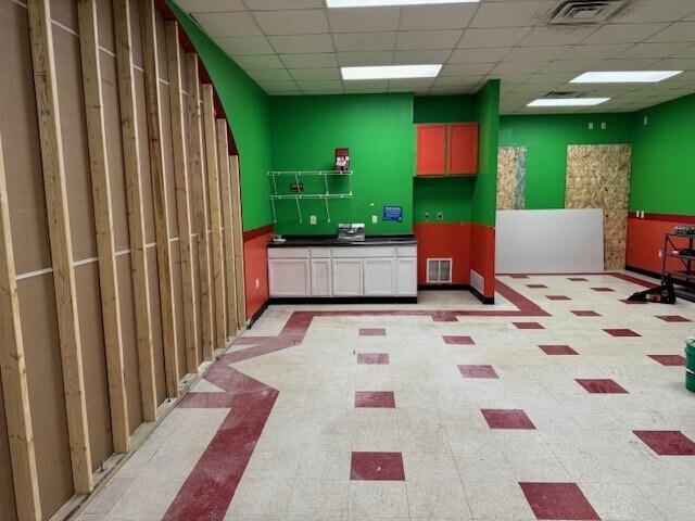 More Photos Of 668 Maratech Ave, Marathon City Unknown For Lease