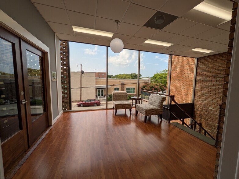 More Photos Of 320 E Broadway, Hopewell Office For Lease