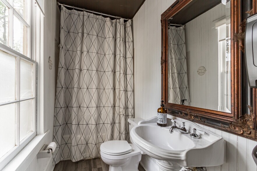 More Photos Of 41 Ellis St, Haddonfield Storefront Retail Office For Sale