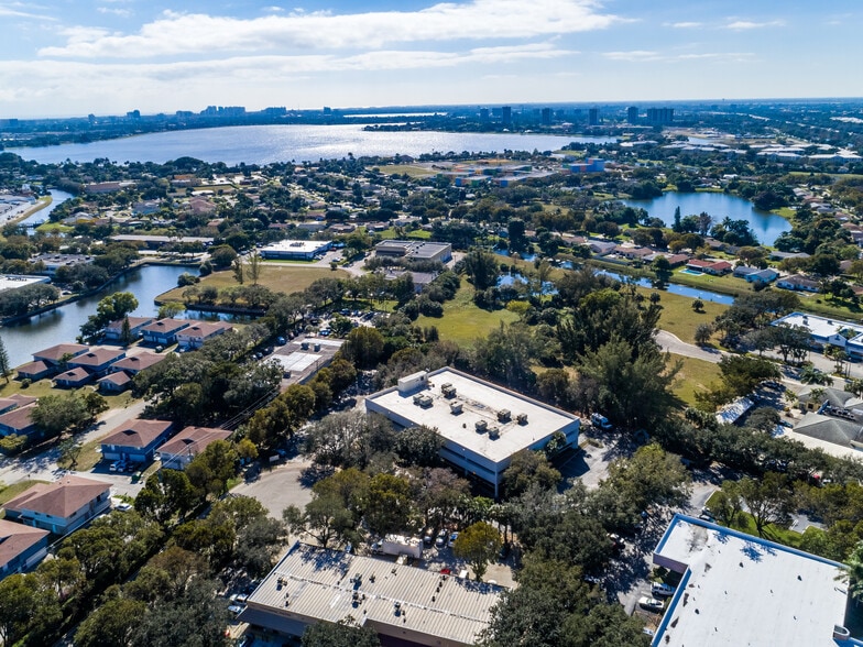 More Photos Of 4431 Embarcadero Dr, West Palm Beach Office For Sale