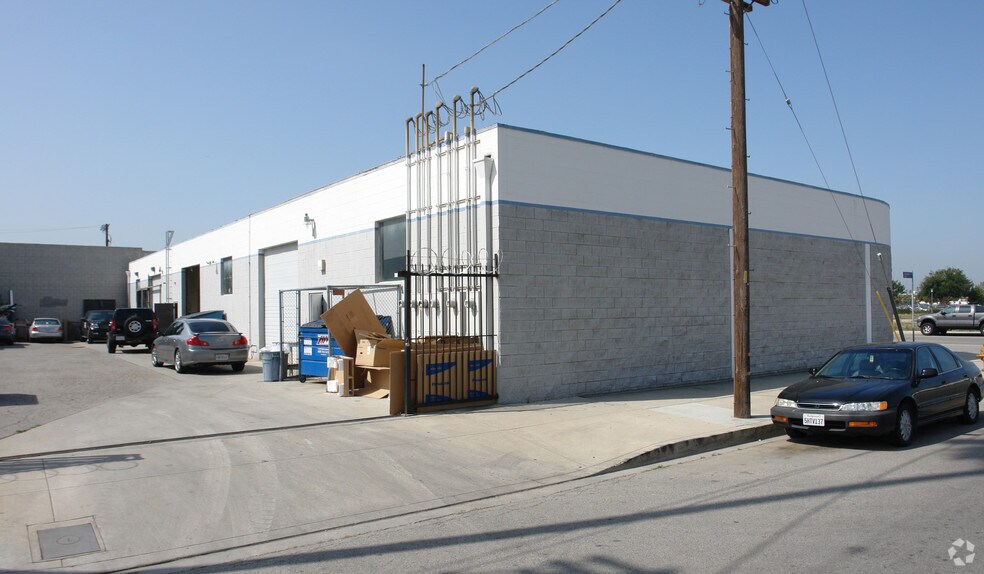 More Photos Of 7320-7322 Valjean Ave, Van Nuys Warehouse For Lease