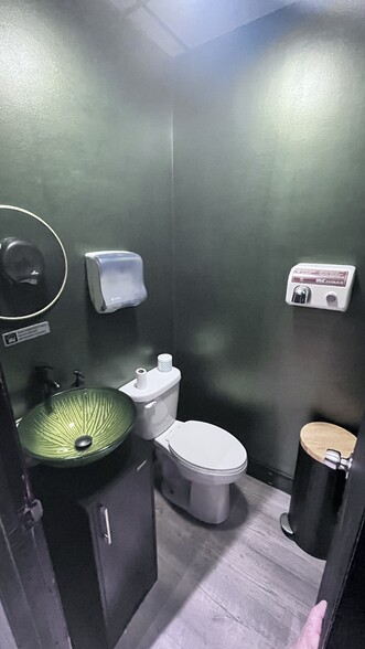 More Photos Of 2072 Steinway St, Astoria Sports And Entertainment For Sale